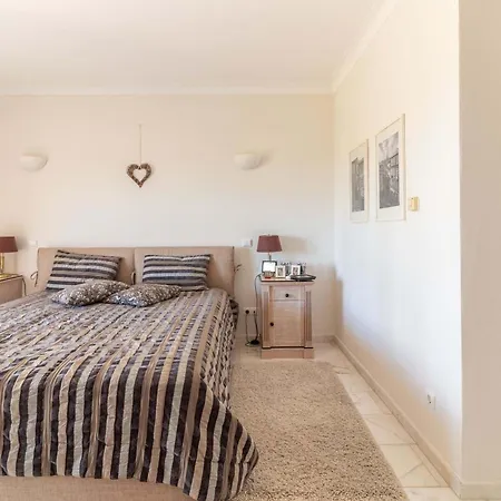 Vacation Chalet In Gramacho Golf בית נופש Estômbar