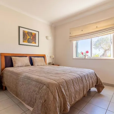 בית נופש Vacation Chalet In Gramacho Golf Estômbar